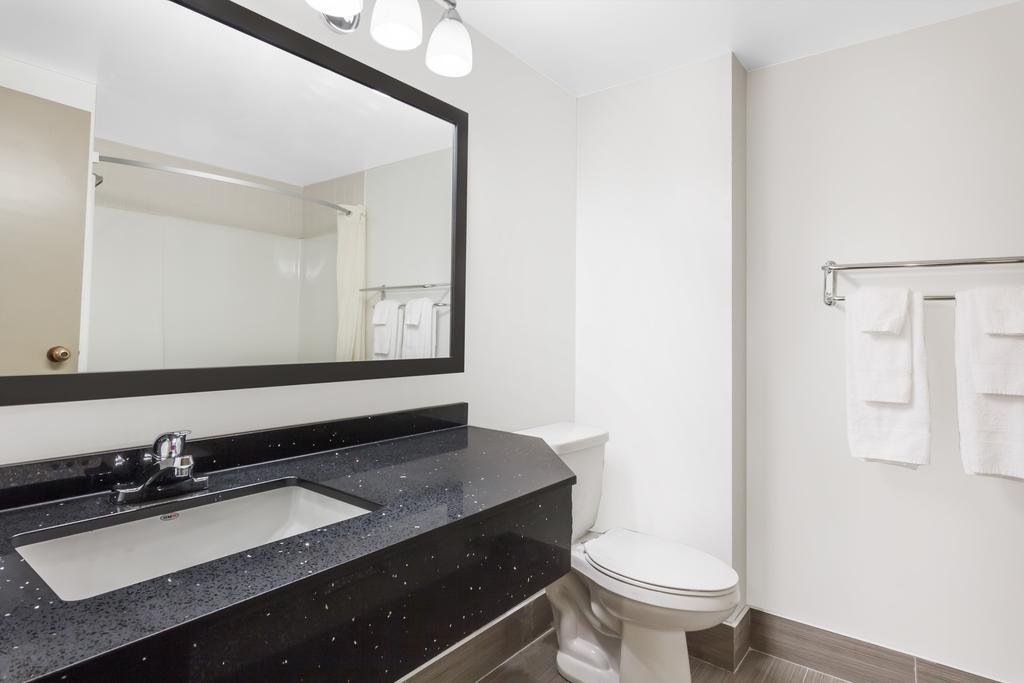 Super 8 By Wyndham Sudbury On Ξενοδοχείο Εξωτερικό φωτογραφία